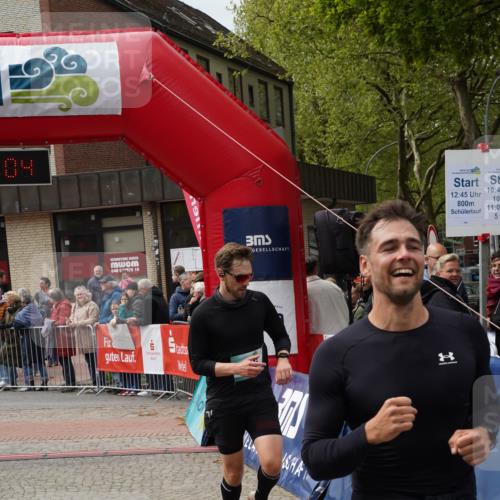 04.05.2025 - 8. Wedeler Halbmarathon Felixshl http://msf.ph/oto/7820054 04.05.2025 11:54:02 Ziel 467, 786, 925 meine-sportfotos.de