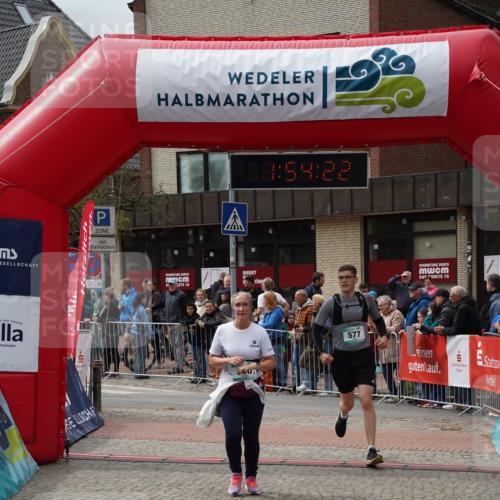 04.05.2025 - 8. Wedeler Halbmarathon Felixshl http://msf.ph/oto/7820058 04.05.2025 11:54:20 Ziel 360, 577, 1013 meine-sportfotos.de