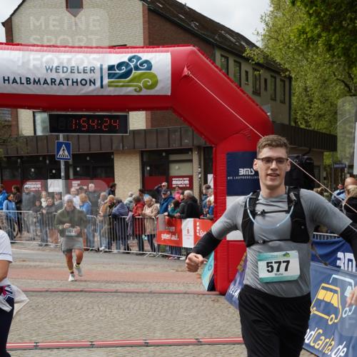 04.05.2025 - 8. Wedeler Halbmarathon Felixshl http://msf.ph/oto/7820069 04.05.2025 11:54:22 Ziel 360, 577, 1013 meine-sportfotos.de