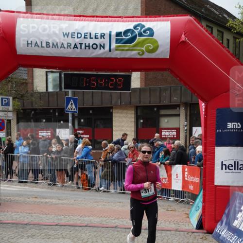 04.05.2025 - 8. Wedeler Halbmarathon Felixshl http://msf.ph/oto/7820084 04.05.2025 11:54:27 Ziel 317, 1013 meine-sportfotos.de