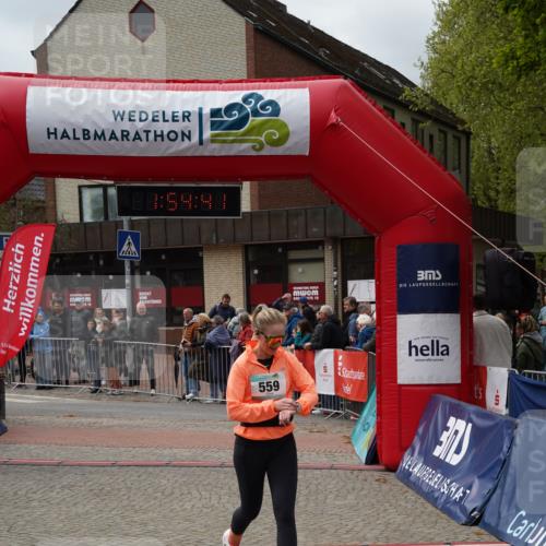 04.05.2025 - 8. Wedeler Halbmarathon Felixshl http://msf.ph/oto/7820102 04.05.2025 11:54:39 Ziel 371, 559 meine-sportfotos.de