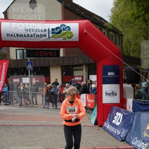 04.05.2025 - 8. Wedeler Halbmarathon Felixshl http://msf.ph/oto/7820103 04.05.2025 11:54:39 Ziel 371, 559 meine-sportfotos.de