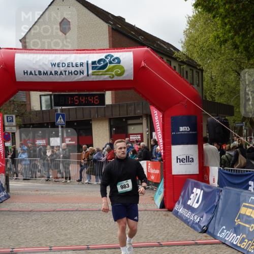 04.05.2025 - 8. Wedeler Halbmarathon Felixshl http://msf.ph/oto/7820113 04.05.2025 11:54:44 Ziel  meine-sportfotos.de