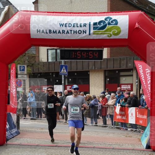04.05.2025 - 8. Wedeler Halbmarathon Felixshl http://msf.ph/oto/7820118 04.05.2025 11:54:52 Ziel 248, 719, 720 meine-sportfotos.de