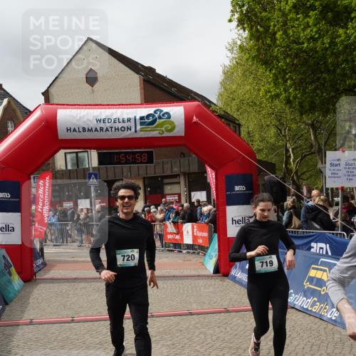 04.05.2025 - 8. Wedeler Halbmarathon Felixshl http://msf.ph/oto/7820126 04.05.2025 11:54:56 Ziel 240, 248, 429, 719, 720 meine-sportfotos.de