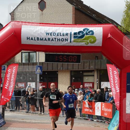 04.05.2025 - 8. Wedeler Halbmarathon Felixshl http://msf.ph/oto/7820131 04.05.2025 11:54:58 Ziel 240, 248, 429, 719, 720, 873 meine-sportfotos.de