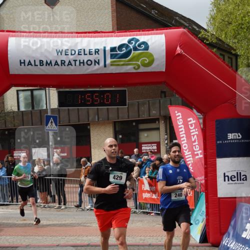 04.05.2025 - 8. Wedeler Halbmarathon Felixshl http://msf.ph/oto/7820138 04.05.2025 11:54:59 Ziel 240, 429, 719, 720, 873 meine-sportfotos.de