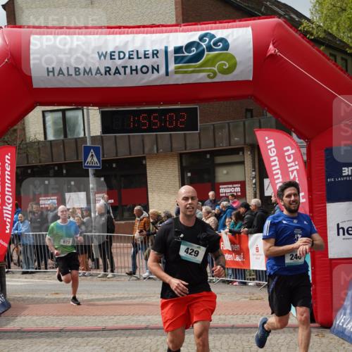 04.05.2025 - 8. Wedeler Halbmarathon Felixshl http://msf.ph/oto/7820139 04.05.2025 11:55:00 Ziel 240, 429, 438, 873 meine-sportfotos.de