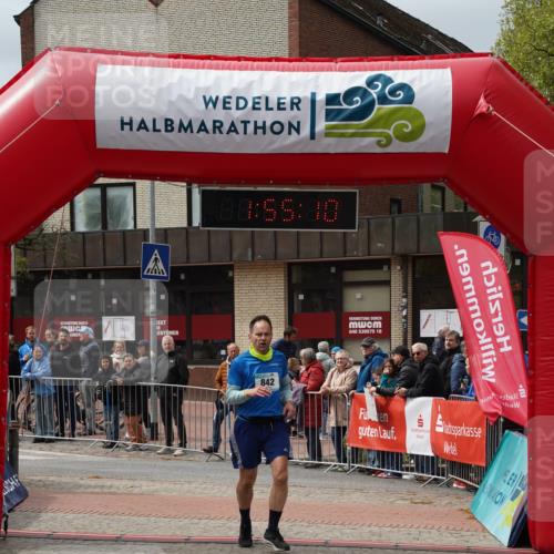 04.05.2025 - 8. Wedeler Halbmarathon Felixshl http://msf.ph/oto/7820156 04.05.2025 11:55:08 Ziel 381, 438, 842 meine-sportfotos.de