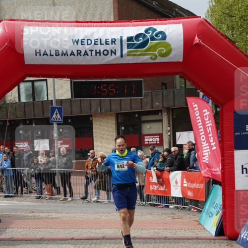 04.05.2025 - 8. Wedeler Halbmarathon Felixshl http://msf.ph/oto/7820159 04.05.2025 11:55:09 Ziel 381, 438, 842 meine-sportfotos.de