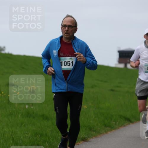 04.05.2025 - 8. Wedeler Halbmarathon Yannick Fuchs http://msf.ph/oto/7820391 04.05.2025 11:27:29 Laufen 1051, 524, 369 meine-sportfotos.de