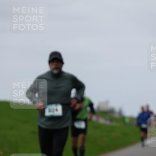 04.05.2025 - 8. Wedeler Halbmarathon Yannick Fuchs http://msf.ph/oto/7820772 04.05.2025 11:27:43 Laufen 978 meine-sportfotos.de