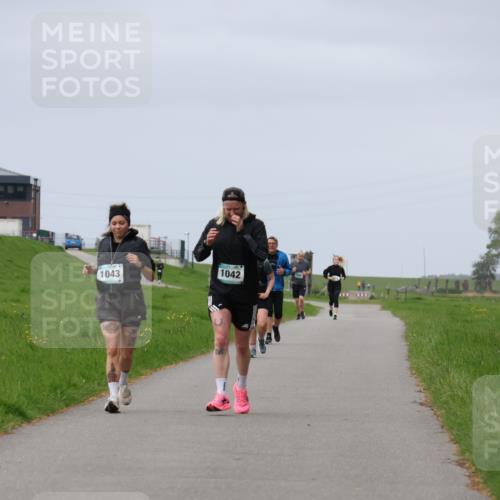 04.05.2025 - 8. Wedeler Halbmarathon Yannick Fuchs http://msf.ph/oto/7821214 04.05.2025 12:06:50 Laufen 1042, 1043 meine-sportfotos.de