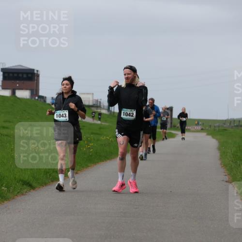 04.05.2025 - 8. Wedeler Halbmarathon Yannick Fuchs http://msf.ph/oto/7821224 04.05.2025 12:06:51 Laufen 1042, 1043 meine-sportfotos.de