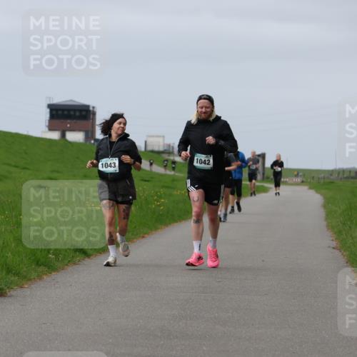 04.05.2025 - 8. Wedeler Halbmarathon Yannick Fuchs http://msf.ph/oto/7821244 04.05.2025 12:06:52 Laufen 1042, 1043 meine-sportfotos.de
