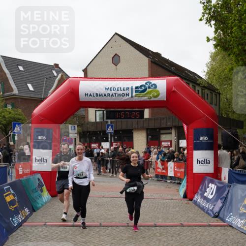 04.05.2025 - 8. Wedeler Halbmarathon Felixshl http://msf.ph/oto/7821268 04.05.2025 11:57:22 Ziel 230, 231, 568 meine-sportfotos.de