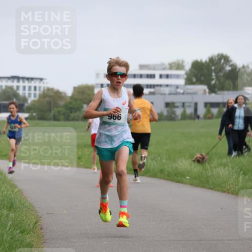 04.05.2025 - 8. Wedeler Halbmarathon Yannick Fuchs http://msf.ph/oto/7821411 04.05.2025 11:10:09 Laufen 966, 424 meine-sportfotos.de