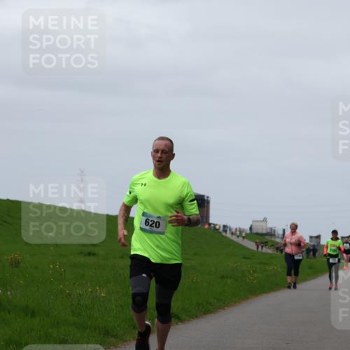 04.05.2025 - 8. Wedeler Halbmarathon Yannick Fuchs http://msf.ph/oto/7821442 04.05.2025 11:28:26 Laufen 620 meine-sportfotos.de
