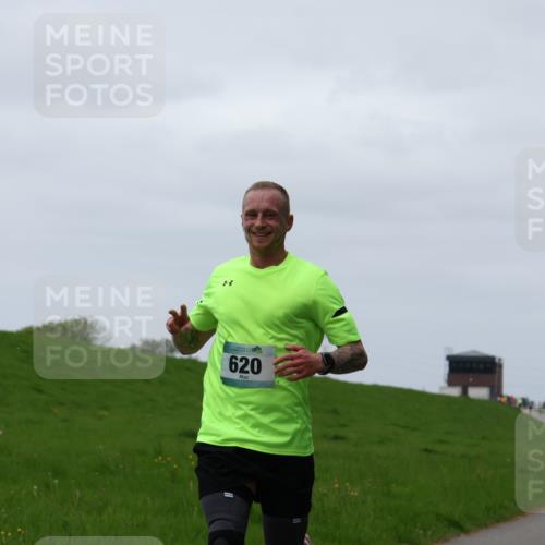 04.05.2025 - 8. Wedeler Halbmarathon Yannick Fuchs http://msf.ph/oto/7821492 04.05.2025 11:28:28 Laufen 620, 1 meine-sportfotos.de