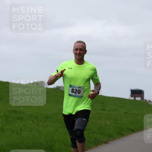 04.05.2025 - 8. Wedeler Halbmarathon Yannick Fuchs http://msf.ph/oto/7821503 04.05.2025 11:28:28 Laufen 620 meine-sportfotos.de