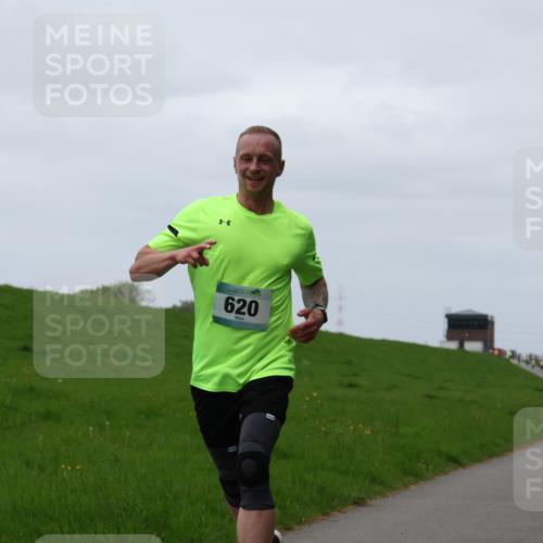04.05.2025 - 8. Wedeler Halbmarathon Yannick Fuchs http://msf.ph/oto/7821507 04.05.2025 11:28:28 Laufen 620 meine-sportfotos.de