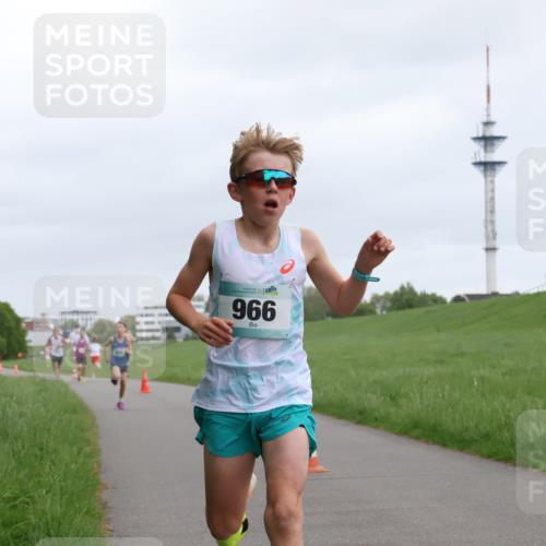 04.05.2025 - 8. Wedeler Halbmarathon Yannick Fuchs http://msf.ph/oto/7821593 04.05.2025 11:10:13 Laufen 8, 16, 966 meine-sportfotos.de