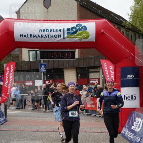 04.05.2025 - 8. Wedeler Halbmarathon Felixshl http://msf.ph/oto/7821660 04.05.2025 11:57:37 Ziel 349, 590, 1147, 1161 meine-sportfotos.de