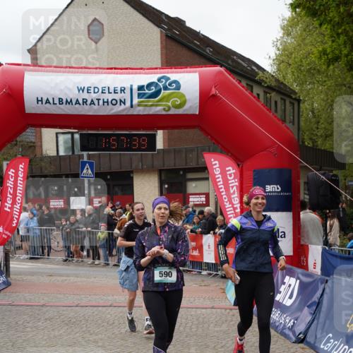 04.05.2025 - 8. Wedeler Halbmarathon Felixshl http://msf.ph/oto/7821688 04.05.2025 11:57:37 Ziel 349, 590, 1147, 1161 meine-sportfotos.de