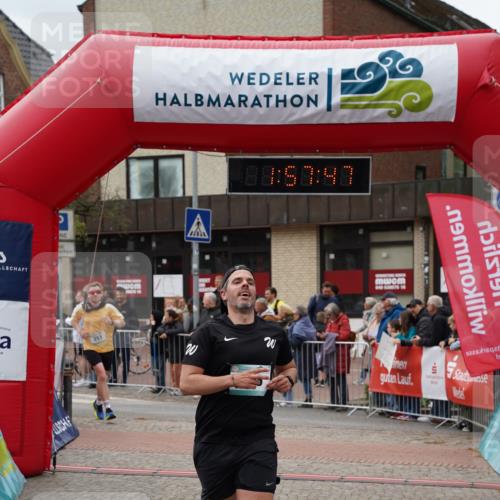 04.05.2025 - 8. Wedeler Halbmarathon Felixshl http://msf.ph/oto/7821822 04.05.2025 11:57:45 Ziel 251, 606, 671 meine-sportfotos.de