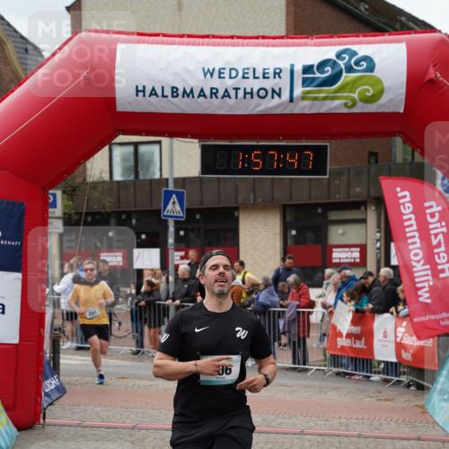 04.05.2025 - 8. Wedeler Halbmarathon Felixshl http://msf.ph/oto/7821832 04.05.2025 11:57:45 Ziel 251, 606, 671 meine-sportfotos.de