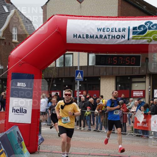 04.05.2025 - 8. Wedeler Halbmarathon Felixshl http://msf.ph/oto/7821876 04.05.2025 11:57:48 Ziel 55, 251, 606, 671 meine-sportfotos.de