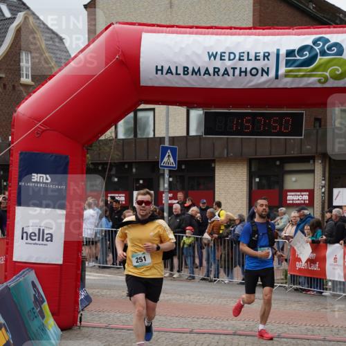 04.05.2025 - 8. Wedeler Halbmarathon Felixshl http://msf.ph/oto/7821888 04.05.2025 11:57:48 Ziel 55, 251, 606, 671 meine-sportfotos.de