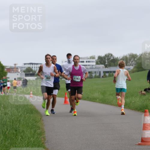 04.05.2025 - 8. Wedeler Halbmarathon Yannick Fuchs http://msf.ph/oto/7821912 04.05.2025 11:10:22 Laufen 952, 1193 meine-sportfotos.de