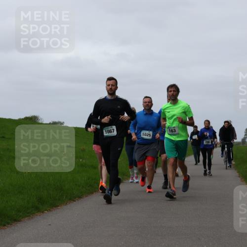 04.05.2025 - 8. Wedeler Halbmarathon Yannick Fuchs http://msf.ph/oto/7821913 04.05.2025 11:29:05 Laufen 1067, 1025, 163 meine-sportfotos.de