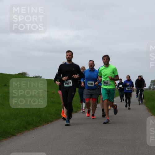 04.05.2025 - 8. Wedeler Halbmarathon Yannick Fuchs http://msf.ph/oto/7821918 04.05.2025 11:29:05 Laufen 1067, 1025, 163, 712 meine-sportfotos.de