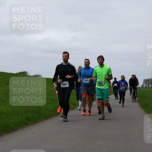 04.05.2025 - 8. Wedeler Halbmarathon Yannick Fuchs http://msf.ph/oto/7821922 04.05.2025 11:29:05 Laufen 1067, 1025, 163, 298 meine-sportfotos.de
