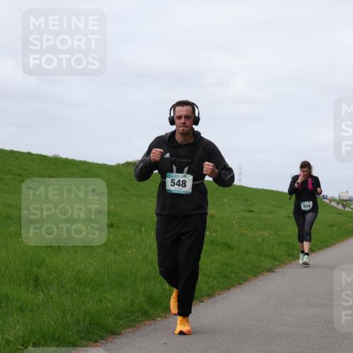 04.05.2025 - 8. Wedeler Halbmarathon Yannick Fuchs http://msf.ph/oto/7821974 04.05.2025 11:51:43 Laufen 548, 554 meine-sportfotos.de