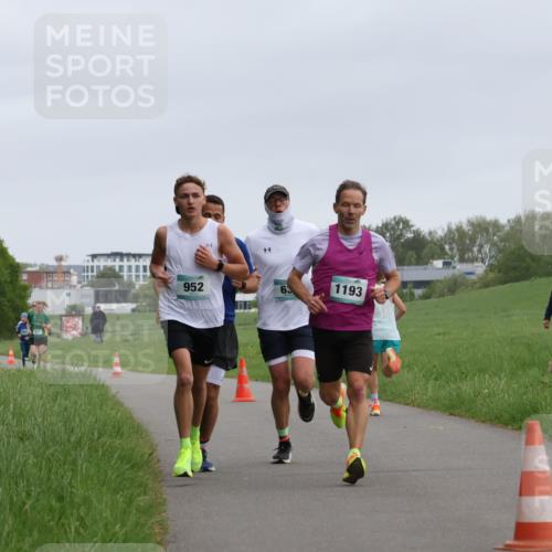 04.05.2025 - 8. Wedeler Halbmarathon Yannick Fuchs http://msf.ph/oto/7822002 04.05.2025 11:10:23 Laufen 10000, 952, 63, 1193 meine-sportfotos.de