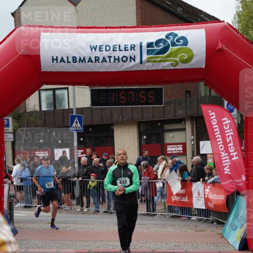 04.05.2025 - 8. Wedeler Halbmarathon Felixshl http://msf.ph/oto/7822061 04.05.2025 11:57:53 Ziel 55, 251, 432, 671, 833, 985 meine-sportfotos.de
