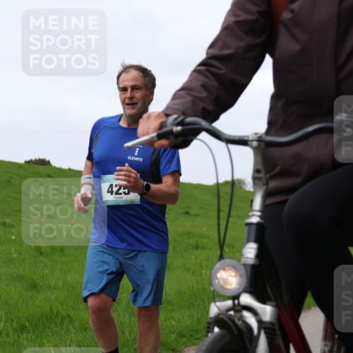 04.05.2025 - 8. Wedeler Halbmarathon Yannick Fuchs http://msf.ph/oto/7822122 04.05.2025 11:29:19 Laufen 425 meine-sportfotos.de