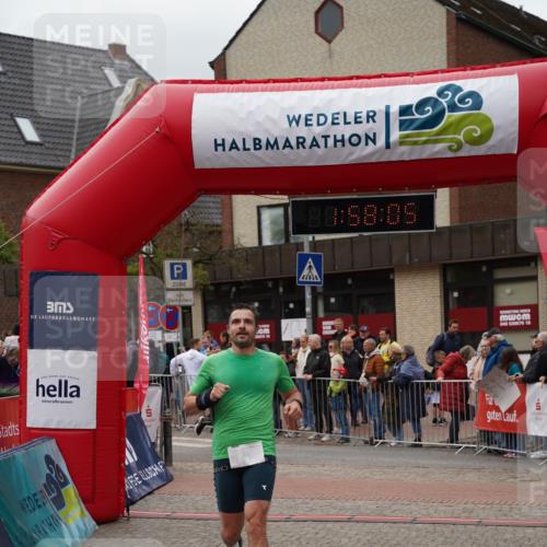 04.05.2025 - 8. Wedeler Halbmarathon Felixshl http://msf.ph/oto/7822218 04.05.2025 11:58:02 Ziel 138, 143 meine-sportfotos.de