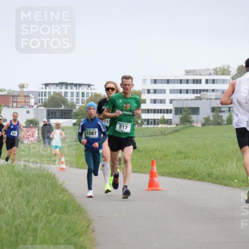 04.05.2025 - 8. Wedeler Halbmarathon Yannick Fuchs http://msf.ph/oto/7822276 04.05.2025 11:10:36 Laufen 10, 628, 1087, 15, 617 meine-sportfotos.de