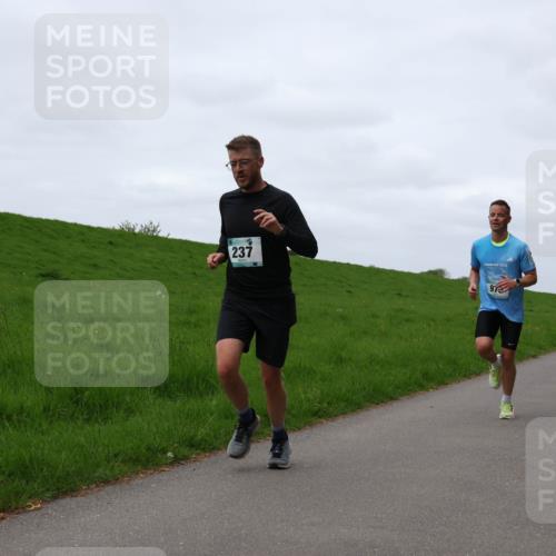 04.05.2025 - 8. Wedeler Halbmarathon Yannick Fuchs http://msf.ph/oto/7822298 04.05.2025 11:29:28 Laufen 237, 9 meine-sportfotos.de