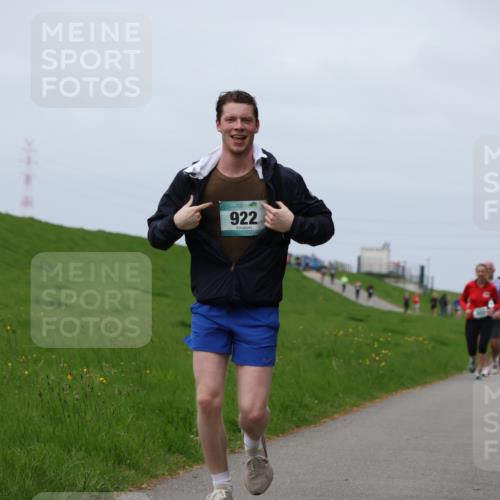 04.05.2025 - 8. Wedeler Halbmarathon Yannick Fuchs http://msf.ph/oto/7822347 04.05.2025 11:52:06 Laufen 922 meine-sportfotos.de