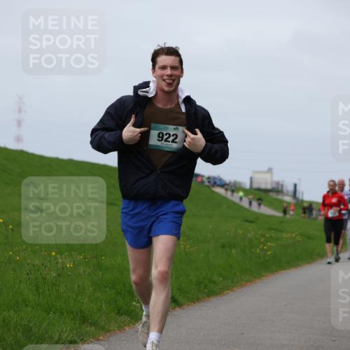 04.05.2025 - 8. Wedeler Halbmarathon Yannick Fuchs http://msf.ph/oto/7822364 04.05.2025 11:52:06 Laufen 922 meine-sportfotos.de