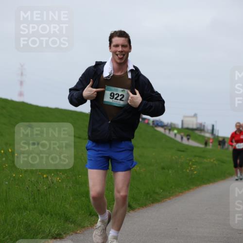 04.05.2025 - 8. Wedeler Halbmarathon Yannick Fuchs http://msf.ph/oto/7822373 04.05.2025 11:52:06 Laufen 922 meine-sportfotos.de
