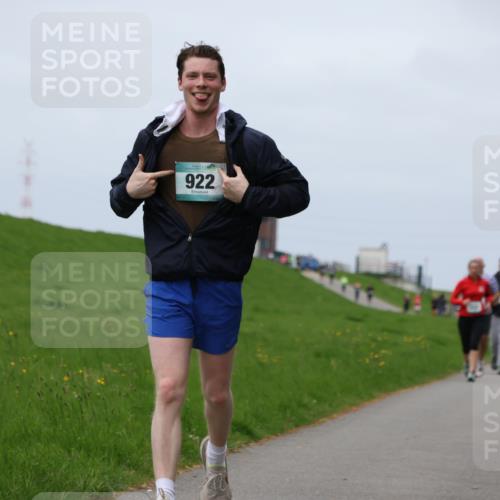 04.05.2025 - 8. Wedeler Halbmarathon Yannick Fuchs http://msf.ph/oto/7822390 04.05.2025 11:52:06 Laufen 922 meine-sportfotos.de