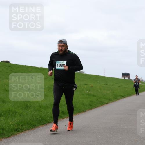 04.05.2025 - 8. Wedeler Halbmarathon Yannick Fuchs http://msf.ph/oto/7822395 04.05.2025 11:29:31 Laufen 1080 meine-sportfotos.de