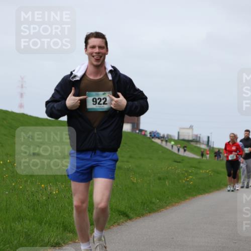 04.05.2025 - 8. Wedeler Halbmarathon Yannick Fuchs http://msf.ph/oto/7822403 04.05.2025 11:52:07 Laufen 922 meine-sportfotos.de