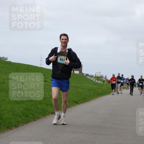 04.05.2025 - 8. Wedeler Halbmarathon Yannick Fuchs http://msf.ph/oto/7822428 04.05.2025 11:52:07 Laufen 922 meine-sportfotos.de